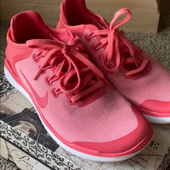 hot pink running shoes